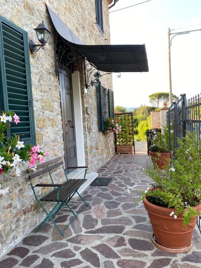 فيلا Casa Pietra Del Sole لوكا المظهر الخارجي الصورة