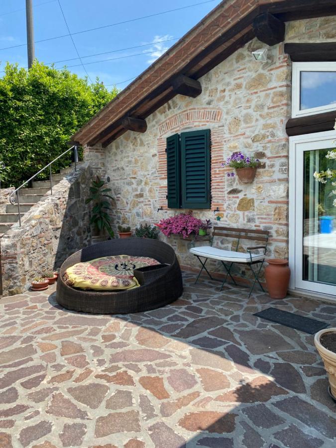 فيلا Casa Pietra Del Sole لوكا المظهر الخارجي الصورة